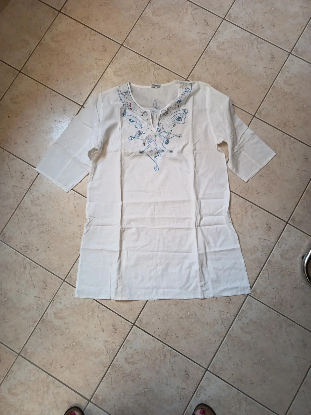 Tunique blanche broderie et strass